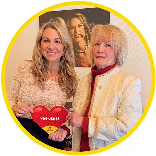 Frau Greis und Lottomoderatorin Miriam