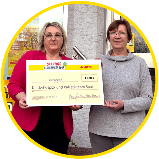 Sarka Jung vom Sarka Jung übergibt 1000 € Scheck an das Kinderhospiz- und Palliativteam SaarWELLINGER WALDLÄDCHEN übergibt Spendenscheck von 1000 Euro an das Kinderhospiz- und Palliativteam Saar